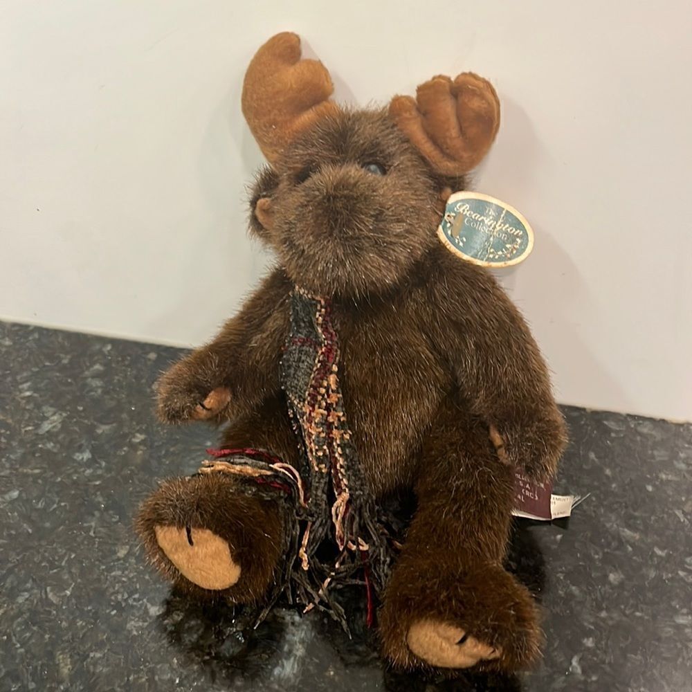 Bearington "Waldo" Collectible Series  Limited Edition #1374 2002, retired 2004